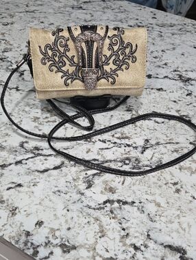 BEAUTIFUL TRIFOLD CROSSBODY WALLET WRISTLET